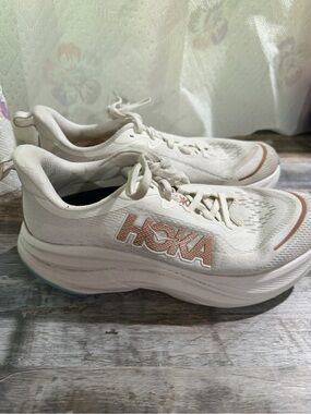 Hoka Women's size 8.5 Cream/White Running Shoes with Rose Gold Logo